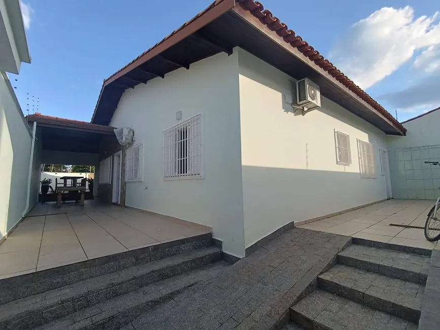 Foto 2 de Casa com 3 quartos à venda, 275m2 em Peruibe - SP