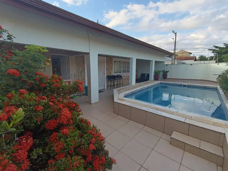 Foto 1 de Casa com 3 quartos à venda, 275m2 em Peruibe - SP