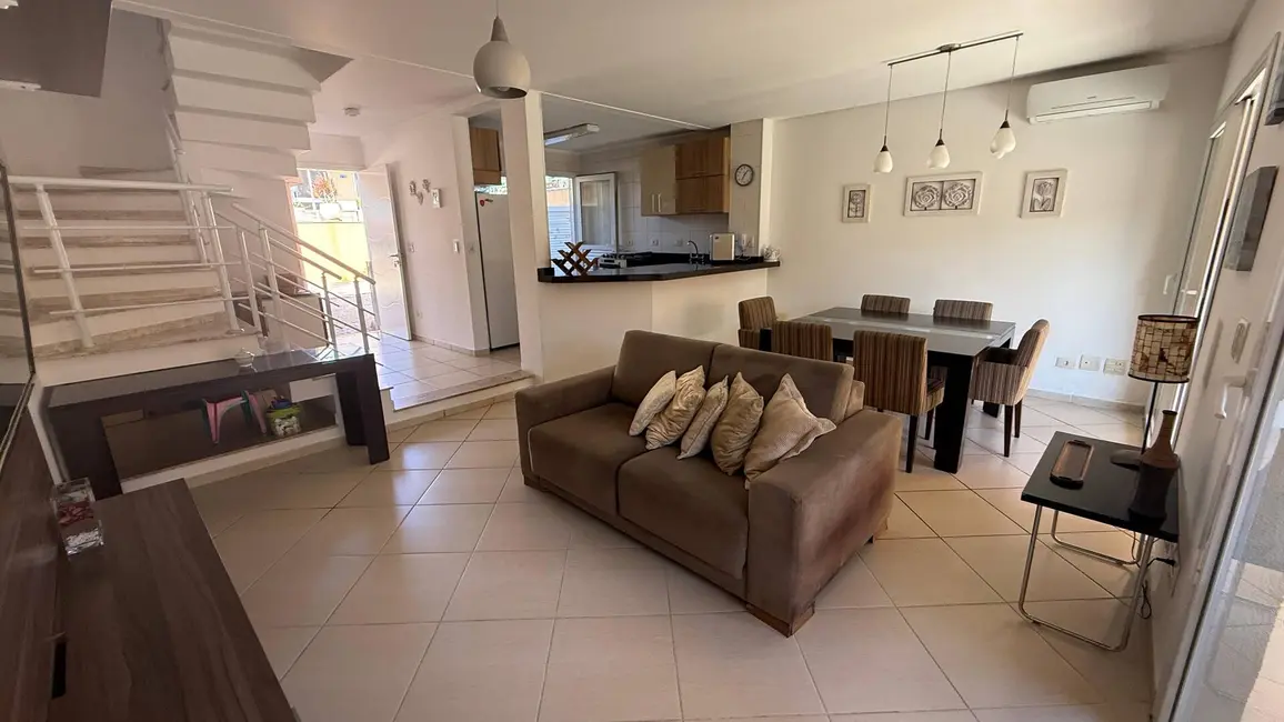 Foto 1 de Casa com 4 quartos à venda em Peruibe - SP