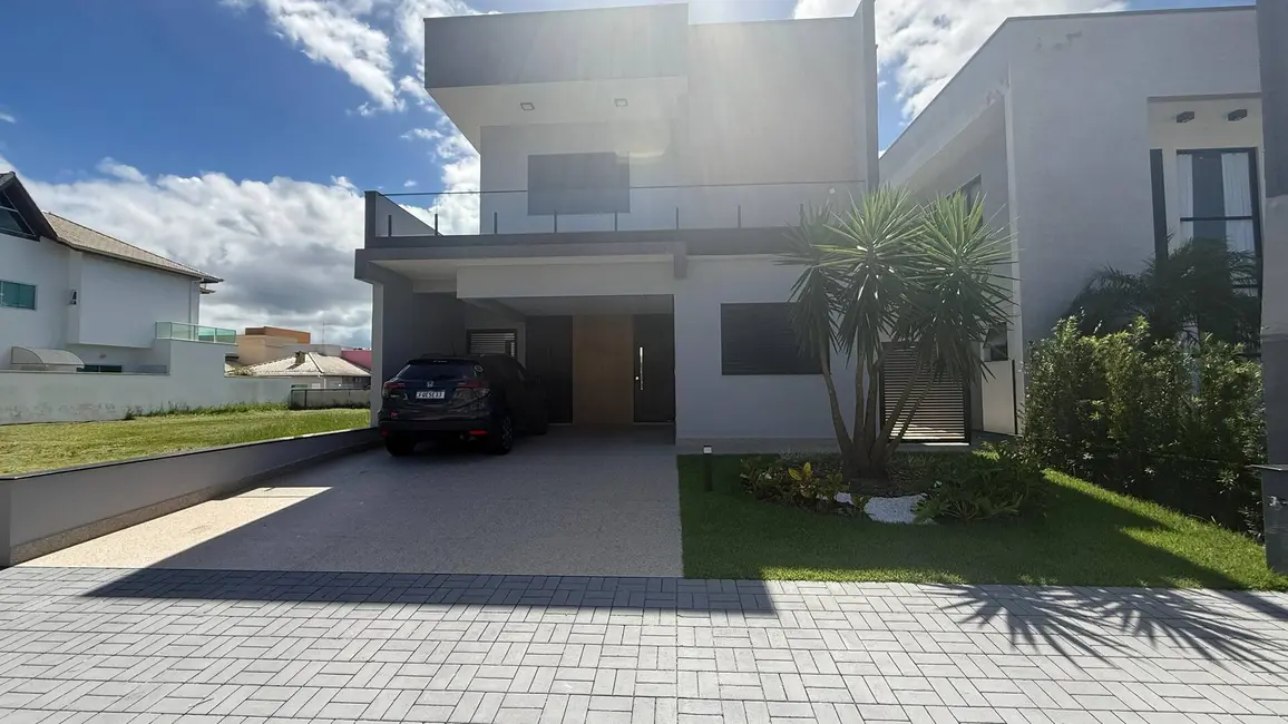 Foto 1 de Casa com 4 quartos à venda, 290m2 em Peruibe - SP