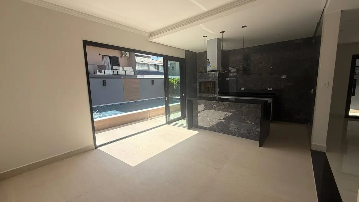 Foto 3 de Casa com 4 quartos à venda, 290m2 em Peruibe - SP