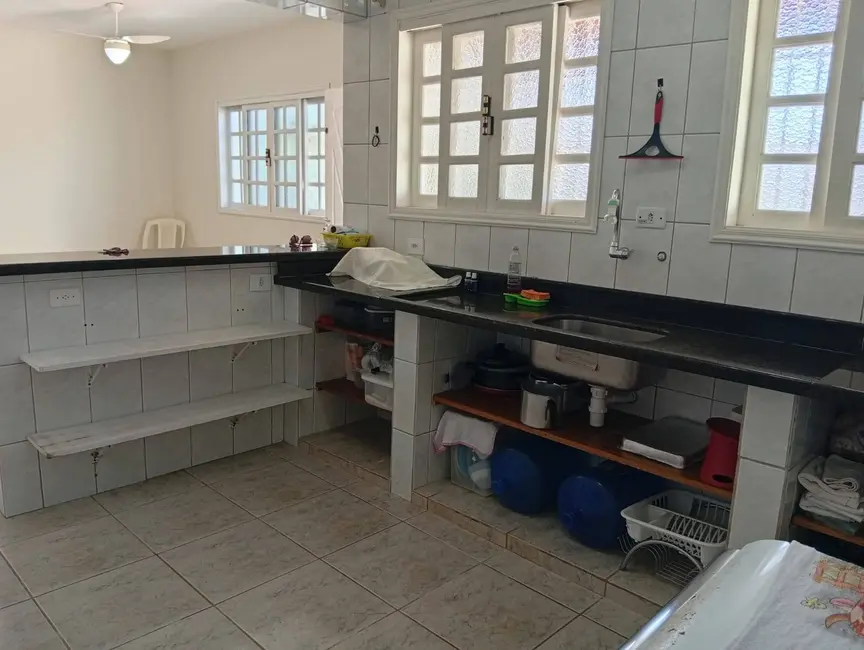 Casa com 3 quartos à venda, 288m2 em Peruibe - SP - imagem 3 Foto 3 de Casa com 3 quartos à venda, 288m2 em Peruibe - SP