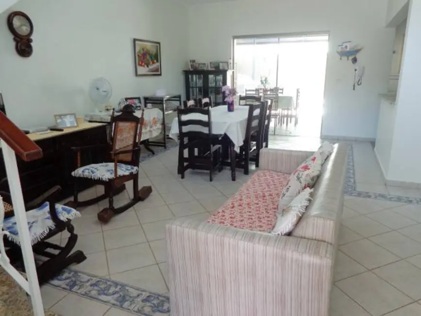 Casa com 4 quartos à venda e para alugar, 363m2 em Peruibe - SP - imagem 3 Foto 3 de Casa com 4 quartos à venda e para alugar, 363m2 em Peruibe - SP
