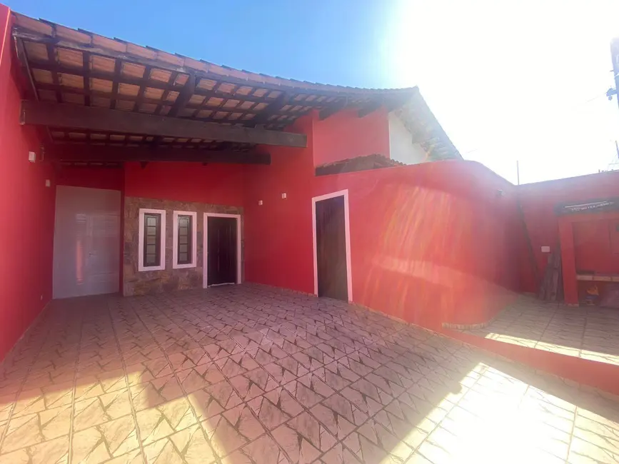 Foto 1 de Casa com 3 quartos à venda em Peruibe - SP