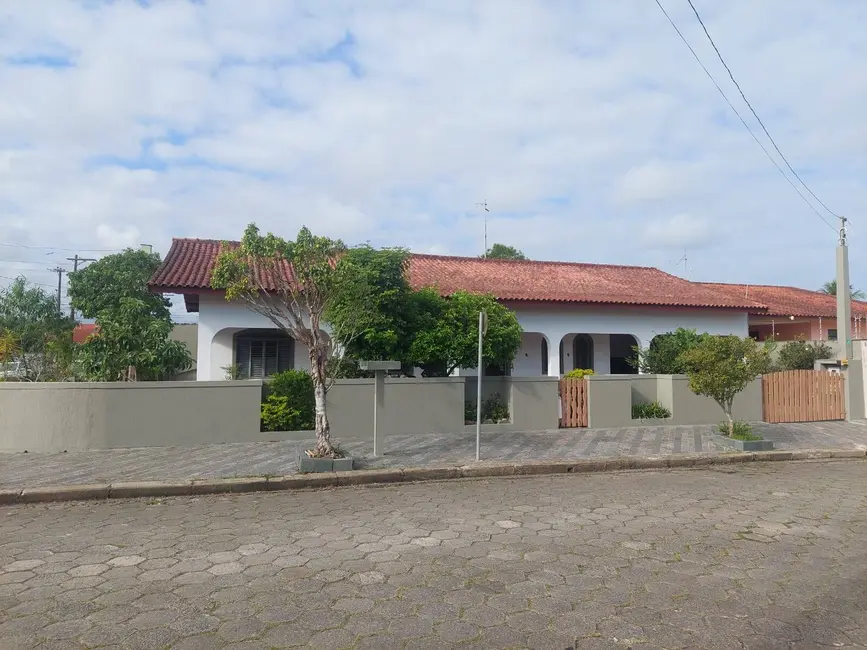 Foto 1 de Casa com 3 quartos à venda, 302m2 em Peruibe - SP