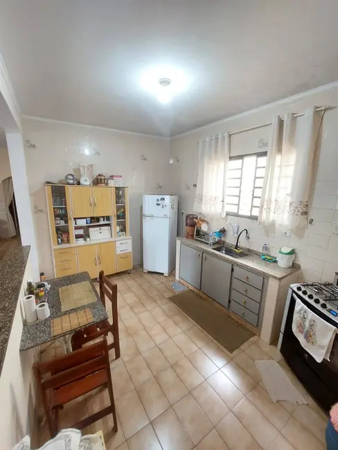 Foto 3 de Casa com 3 quartos à venda, 302m2 em Peruibe - SP
