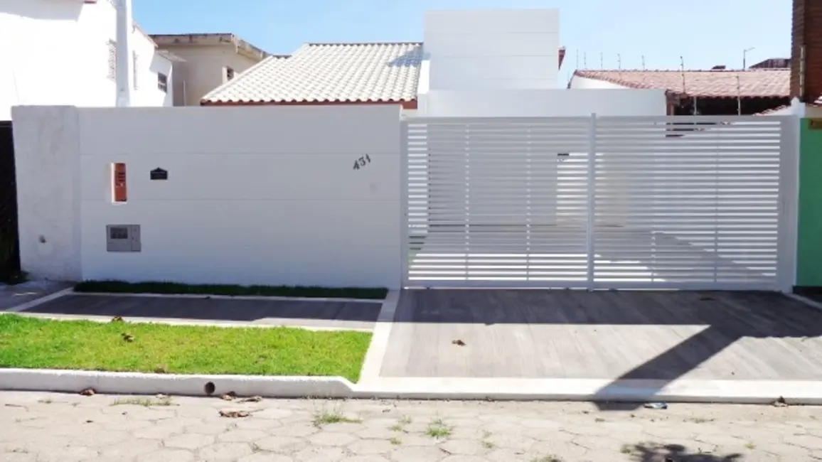 Foto 1 de Casa com 3 quartos à venda e para alugar em Peruibe - SP