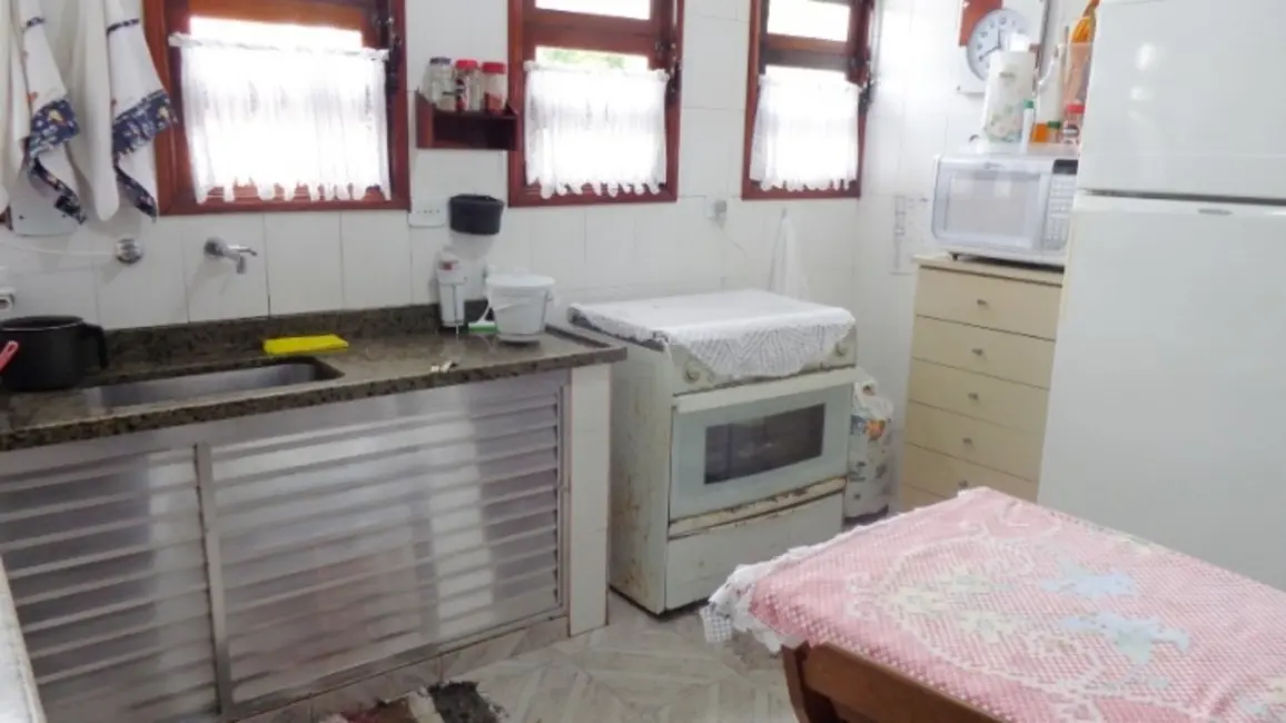 Casa com 3 quartos à venda, 250m2 em Peruibe - SP - imagem 4 Foto 4 de Casa com 3 quartos à venda, 250m2 em Peruibe - SP