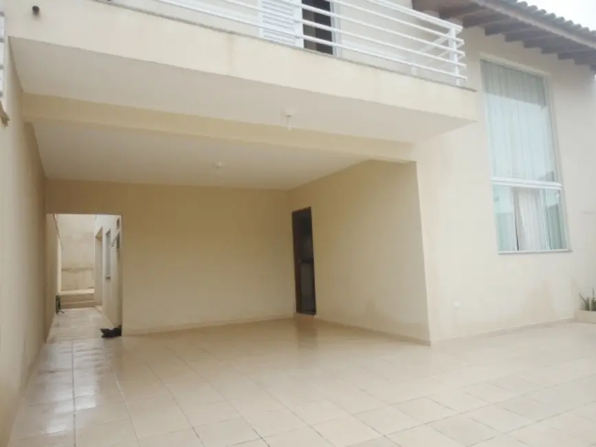 Foto 1 de Casa com 4 quartos à venda, 250m2 em Peruibe - SP