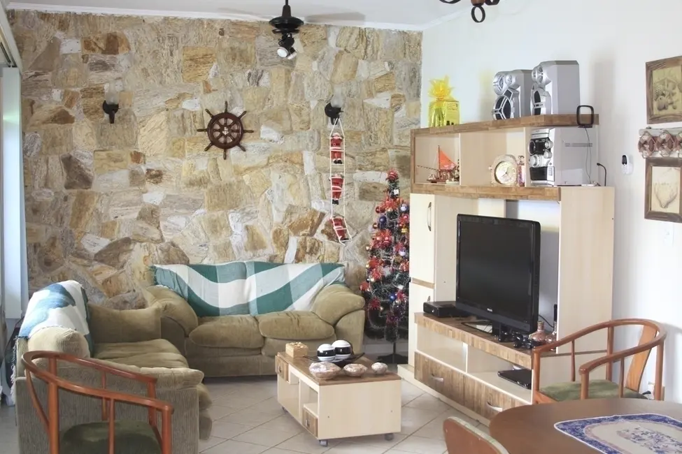 Casa com 3 quartos à venda, 250m2 em Peruibe - SP - imagem 4 Foto 4 de Casa com 3 quartos à venda, 250m2 em Peruibe - SP