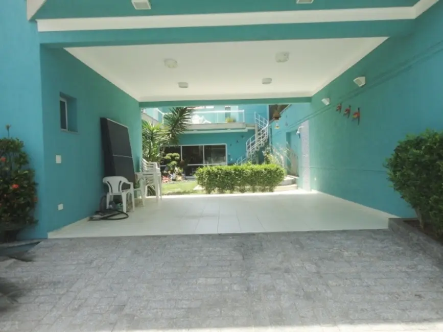 Foto 1 de Casa com 4 quartos à venda e para alugar, 250m2 em Peruibe - SP