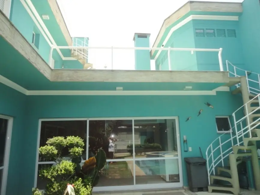 Foto 2 de Casa com 4 quartos à venda e para alugar, 250m2 em Peruibe - SP