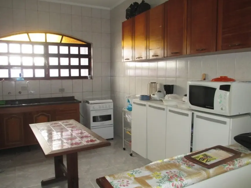 Casa com 3 quartos à venda, 250m2 em Peruibe - SP - imagem 3 Foto 3 de Casa com 3 quartos à venda, 250m2 em Peruibe - SP