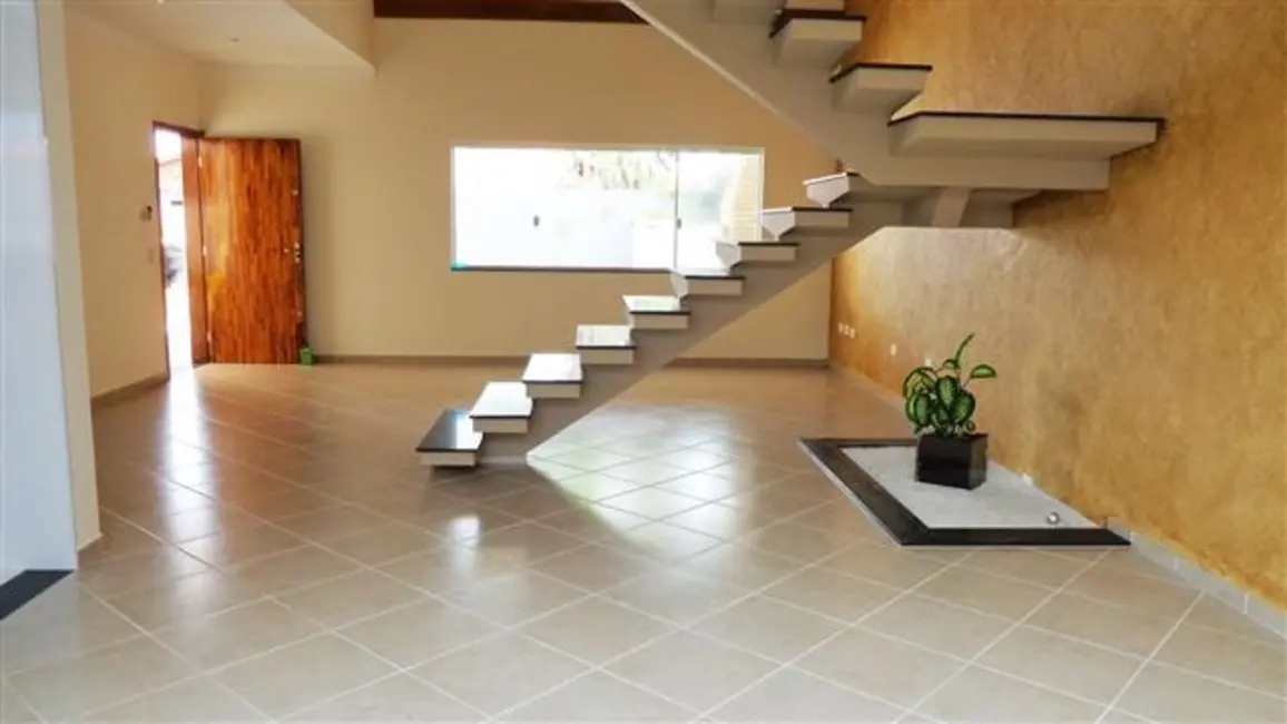 Casa à venda, 260m2 em Peruibe - SP - imagem 3 Foto 3 de Casa à venda, 260m2 em Peruibe - SP