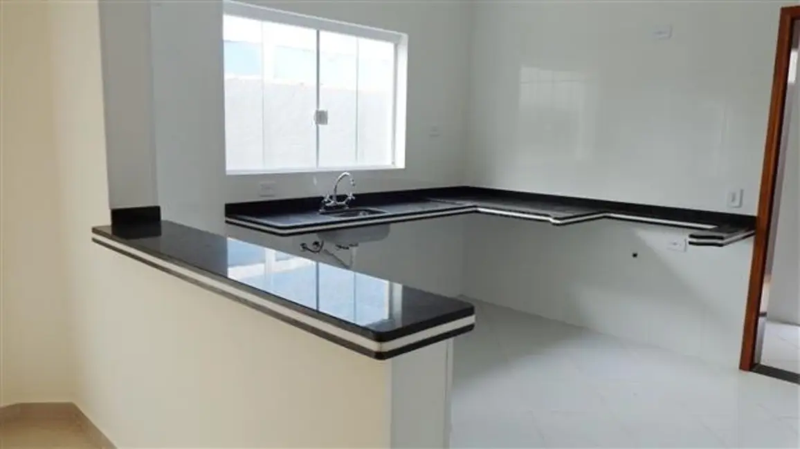 Casa à venda, 260m2 em Peruibe - SP - imagem 4 Foto 4 de Casa à venda, 260m2 em Peruibe - SP