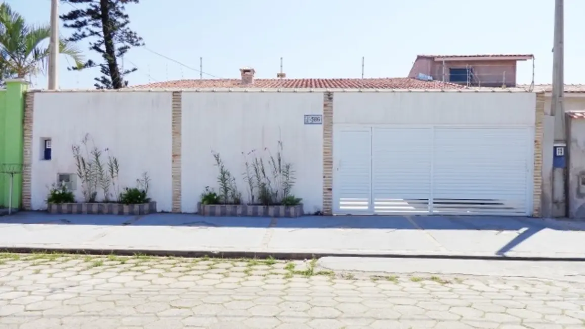 Foto 1 de Casa com 3 quartos à venda e para alugar em Peruibe - SP