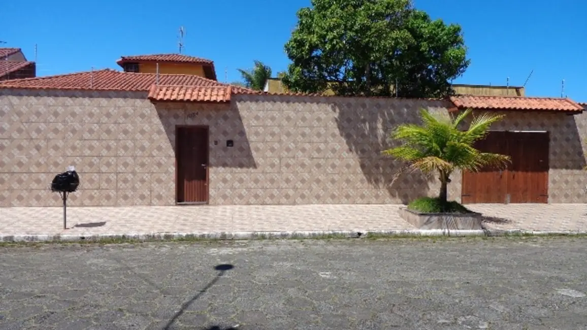 Foto 1 de Casa com 4 quartos à venda e para alugar em Peruibe - SP