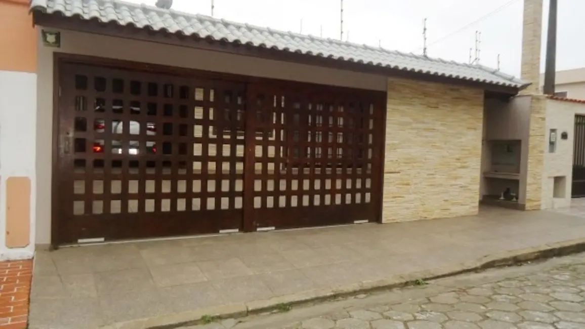 Foto 1 de Casa à venda, 360m2 em Peruibe - SP