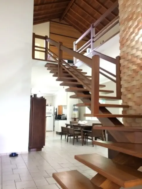 Casa com 3 quartos à venda, 320m2 em Peruibe - SP - imagem 3 Foto 3 de Casa com 3 quartos à venda, 320m2 em Peruibe - SP