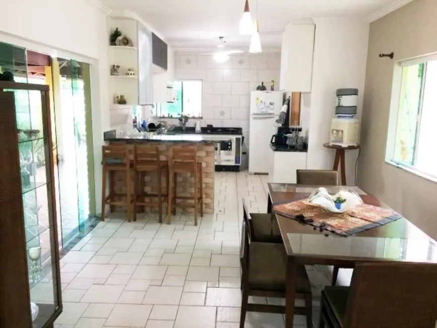 Casa com 3 quartos à venda, 320m2 em Peruibe - SP - imagem 4 Foto 4 de Casa com 3 quartos à venda, 320m2 em Peruibe - SP