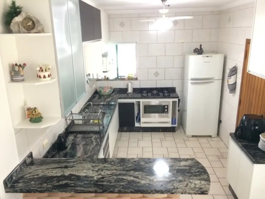Casa com 3 quartos à venda, 320m2 em Peruibe - SP - imagem 5 Foto 5 de Casa com 3 quartos à venda, 320m2 em Peruibe - SP