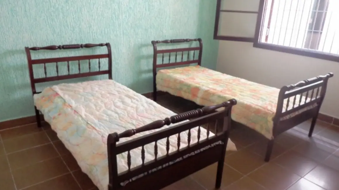 Casa com 4 quartos à venda, 250m2 em Peruibe - SP - imagem 5 Foto 5 de Casa com 4 quartos à venda, 250m2 em Peruibe - SP