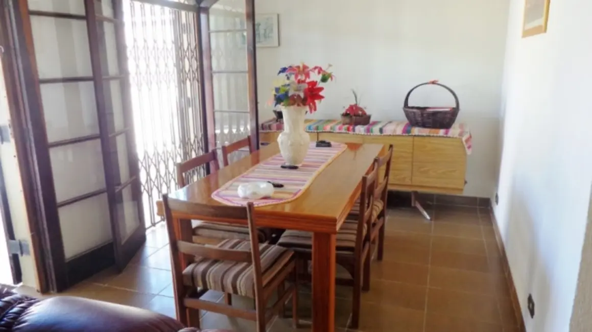 Casa com 4 quartos à venda, 250m2 em Peruibe - SP - imagem 3 Foto 3 de Casa com 4 quartos à venda, 250m2 em Peruibe - SP