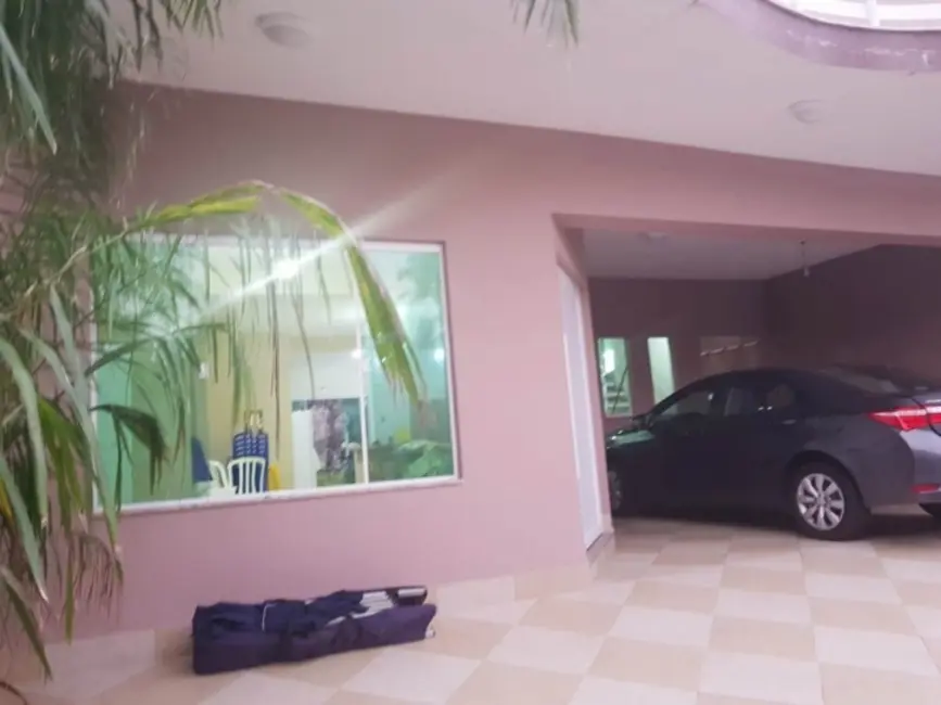 Casa à venda, 250m2 em Peruibe - SP - imagem 2 Foto 2 de Casa à venda, 250m2 em Peruibe - SP