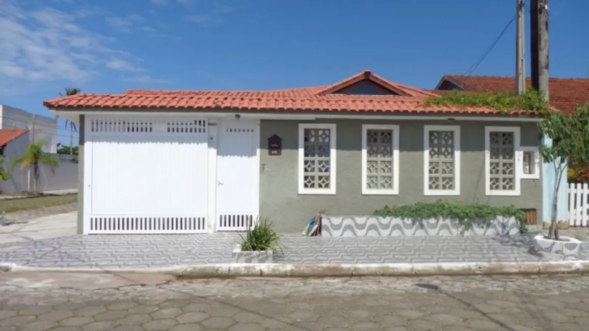 Foto 1 de Casa com 3 quartos à venda, 301m2 em Peruibe - SP