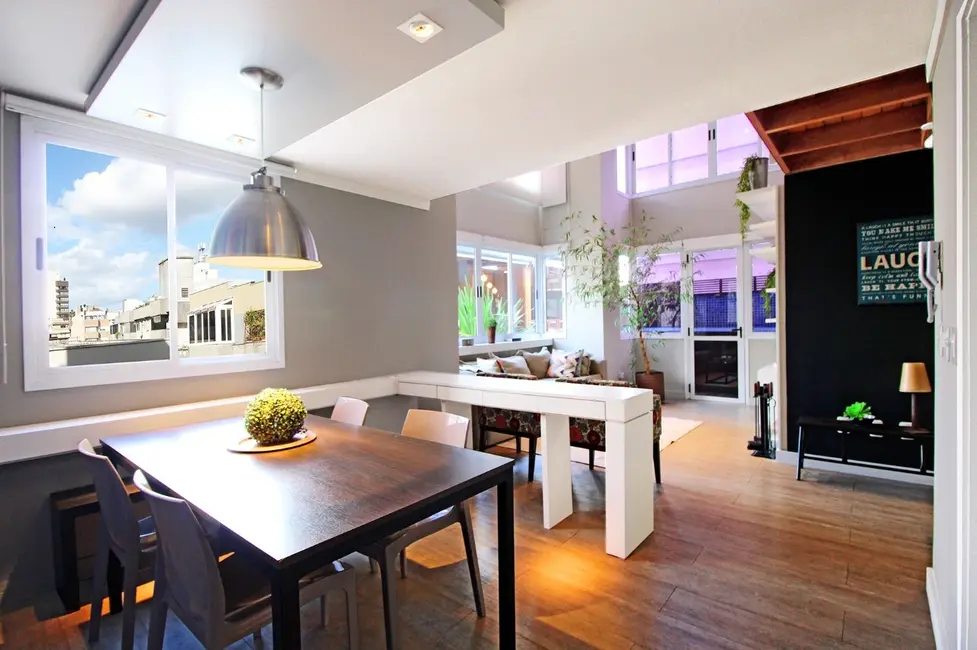 Apartamento com 1 quarto à venda, 97m2 em Rio Branco, Porto Alegre - RS - imagem 2 Foto 2 de Apartamento com 1 quarto à venda, 97m2 em Rio Branco, Porto Alegre - RS