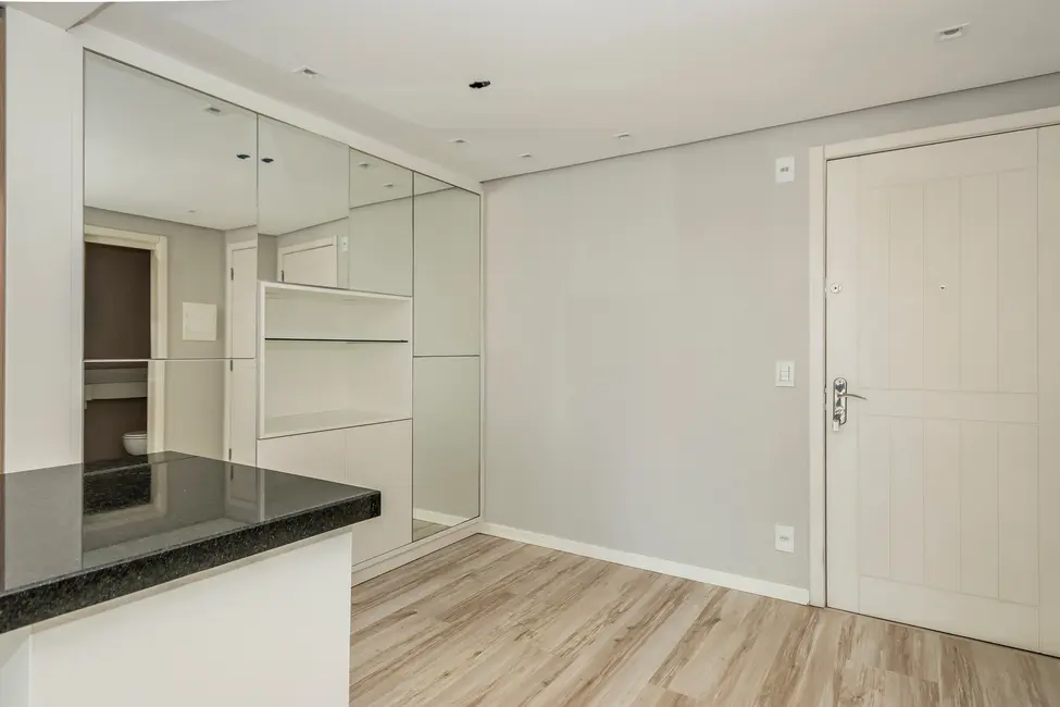Apartamento com 1 quarto à venda, 46m2 em Menino Deus, Porto Alegre - RS - imagem 2 Foto 2 de Apartamento com 1 quarto à venda, 46m2 em Menino Deus, Porto Alegre - RS
