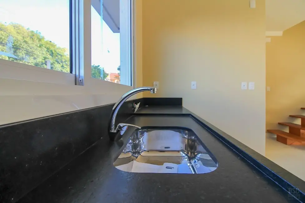 Casa com 3 quartos à venda, 214m2 em Porto Alegre - RS - imagem 6 Foto 6 de Casa com 3 quartos à venda, 214m2 em Porto Alegre - RS