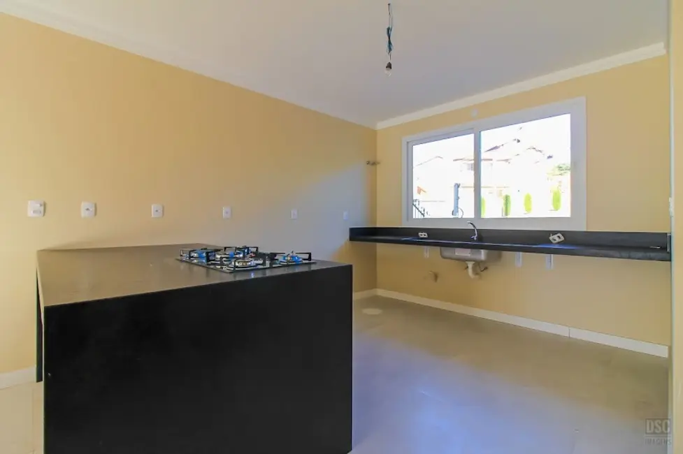 Casa com 3 quartos à venda, 214m2 em Porto Alegre - RS - imagem 4 Foto 4 de Casa com 3 quartos à venda, 214m2 em Porto Alegre - RS