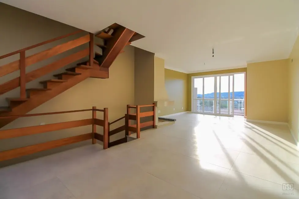 Casa com 3 quartos à venda, 214m2 em Porto Alegre - RS - imagem 9 Foto 9 de Casa com 3 quartos à venda, 214m2 em Porto Alegre - RS