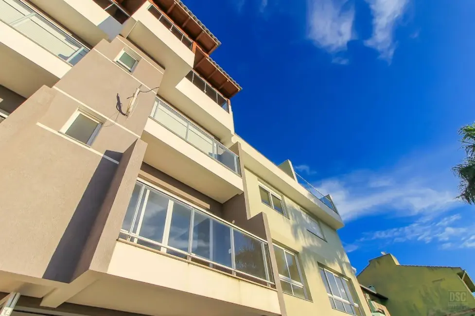 Casa com 3 quartos à venda, 214m2 em Porto Alegre - RS - imagem 2 Foto 2 de Casa com 3 quartos à venda, 214m2 em Porto Alegre - RS