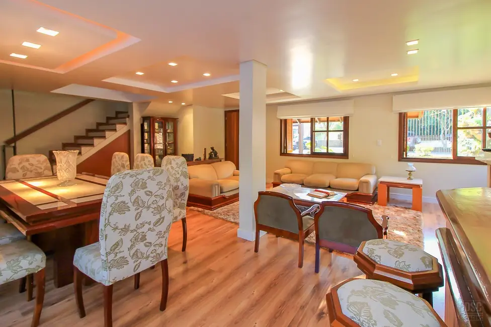 Casa com 4 quartos à venda, 263m2 em Pedra Redonda, Porto Alegre - RS - imagem 7 Foto 7 de Casa com 4 quartos à venda, 263m2 em Pedra Redonda, Porto Alegre - RS