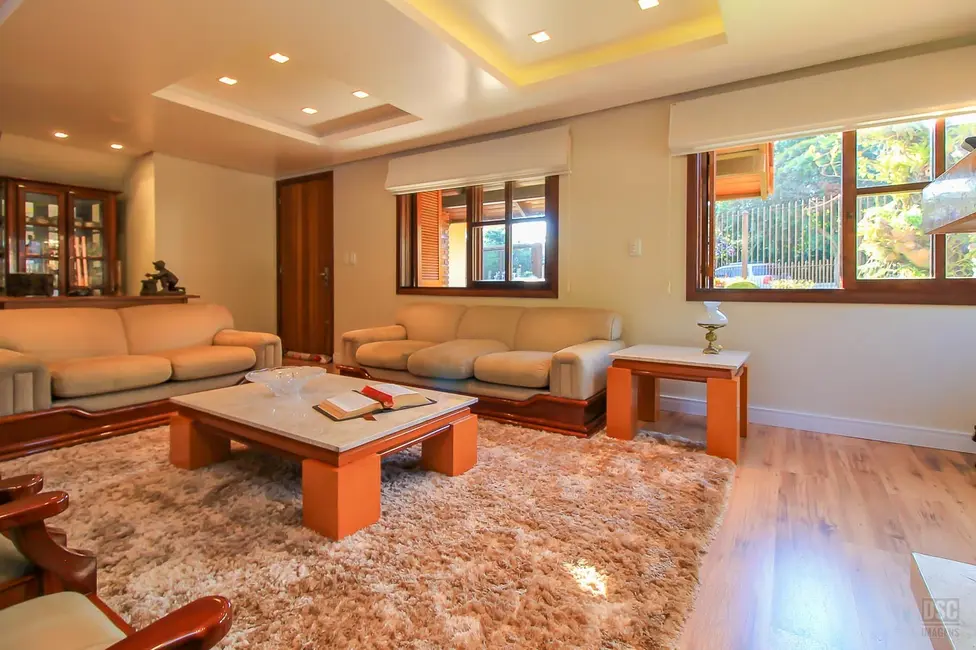 Casa com 4 quartos à venda, 263m2 em Pedra Redonda, Porto Alegre - RS - imagem 3 Foto 3 de Casa com 4 quartos à venda, 263m2 em Pedra Redonda, Porto Alegre - RS