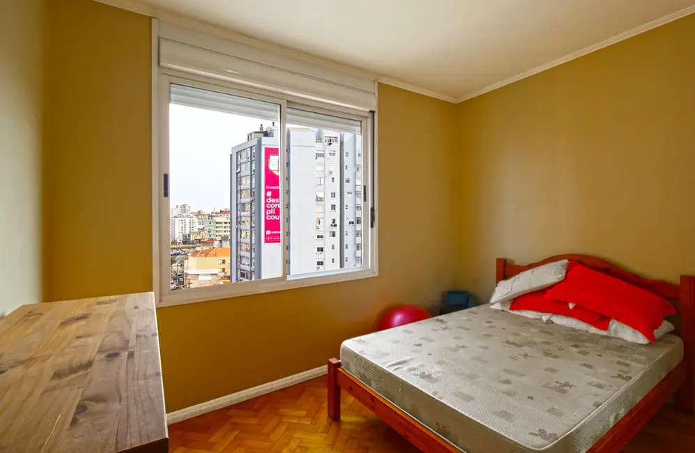 Apartamento com 3 quartos à venda, 116m2 em Rio Branco, Porto Alegre - RS - imagem 8 Foto 8 de Apartamento com 3 quartos à venda, 116m2 em Rio Branco, Porto Alegre - RS