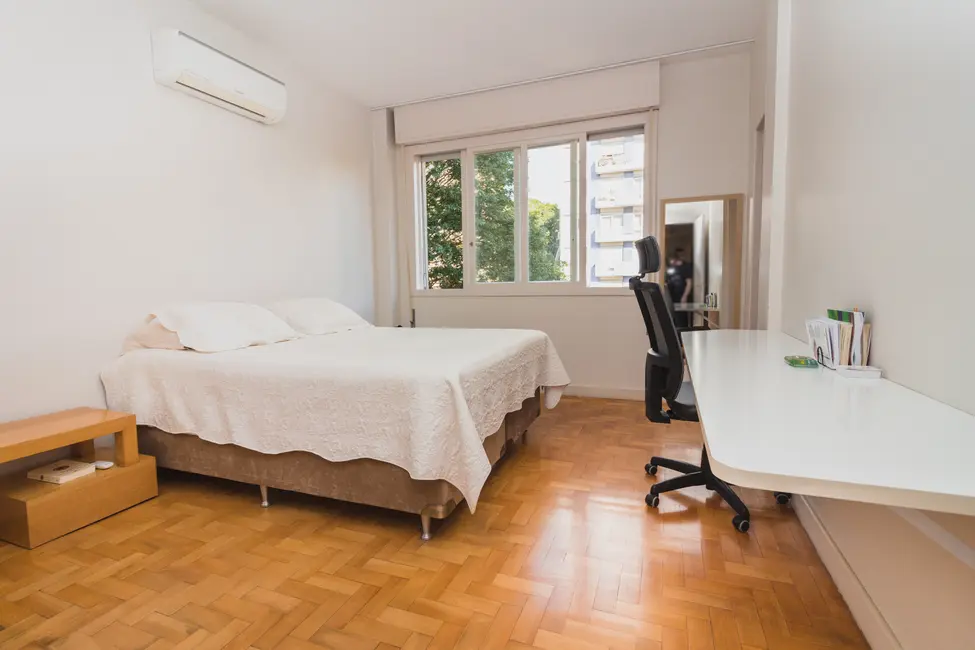 Apartamento com 3 quartos à venda, 130m2 em Independência, Porto Alegre - RS - imagem 4 Foto 4 de Apartamento com 3 quartos à venda, 130m2 em Independência, Porto Alegre - RS