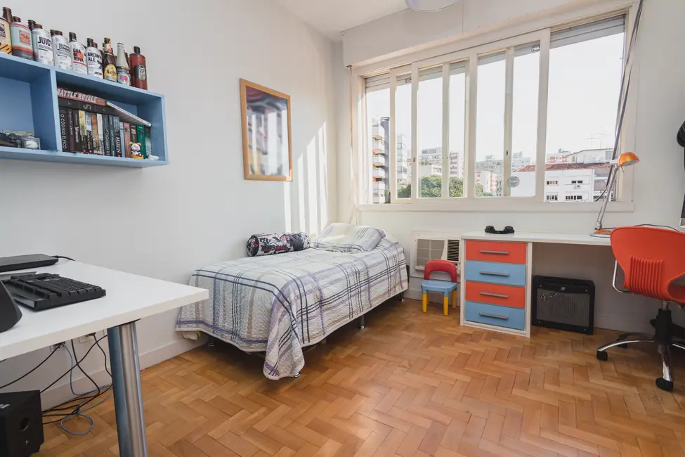 Apartamento com 3 quartos à venda, 130m2 em Independência, Porto Alegre - RS - imagem 9 Foto 9 de Apartamento com 3 quartos à venda, 130m2 em Independência, Porto Alegre - RS