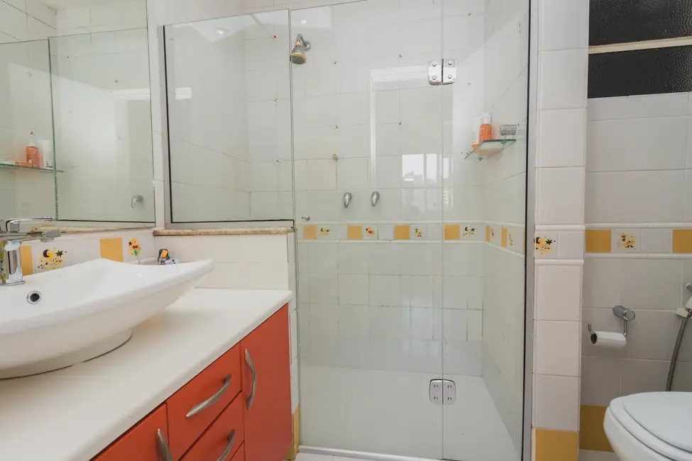 Apartamento com 3 quartos à venda, 130m2 em Independência, Porto Alegre - RS - imagem 8 Foto 8 de Apartamento com 3 quartos à venda, 130m2 em Independência, Porto Alegre - RS