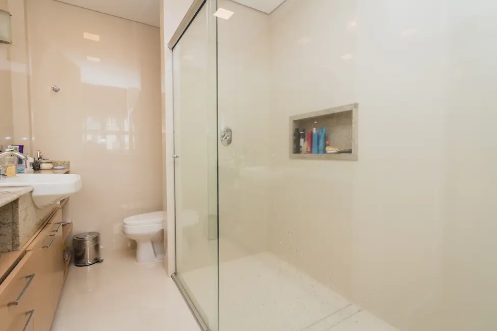 Apartamento com 3 quartos à venda, 130m2 em Independência, Porto Alegre - RS - imagem 6 Foto 6 de Apartamento com 3 quartos à venda, 130m2 em Independência, Porto Alegre - RS