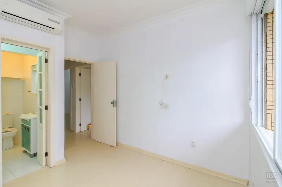 Apartamento com 3 quartos à venda, 126m2 em Rio Branco, Porto Alegre - RS - imagem 6 Foto 6 de Apartamento com 3 quartos à venda, 126m2 em Rio Branco, Porto Alegre - RS