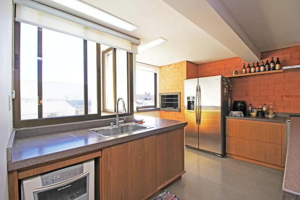 Casa com 4 quartos à venda, 456m2 em Chácara das Pedras, Porto Alegre - RS - imagem 8 Foto 8 de Casa com 4 quartos à venda, 456m2 em Chácara das Pedras, Porto Alegre - RS