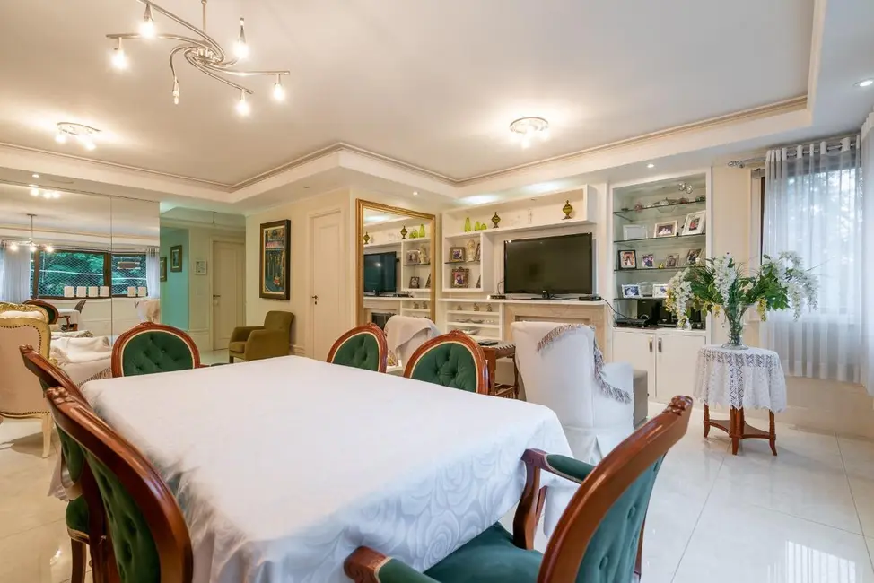 Apartamento com 3 quartos à venda, 181m2 em Rio Branco, Porto Alegre - RS - imagem 6 Foto 6 de Apartamento com 3 quartos à venda, 181m2 em Rio Branco, Porto Alegre - RS