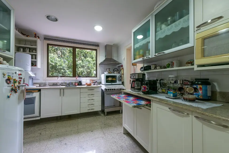 Apartamento com 3 quartos à venda, 181m2 em Rio Branco, Porto Alegre - RS - imagem 9 Foto 9 de Apartamento com 3 quartos à venda, 181m2 em Rio Branco, Porto Alegre - RS