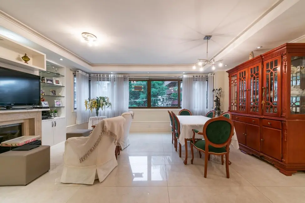 Apartamento com 3 quartos à venda, 181m2 em Rio Branco, Porto Alegre - RS - imagem 5 Foto 5 de Apartamento com 3 quartos à venda, 181m2 em Rio Branco, Porto Alegre - RS