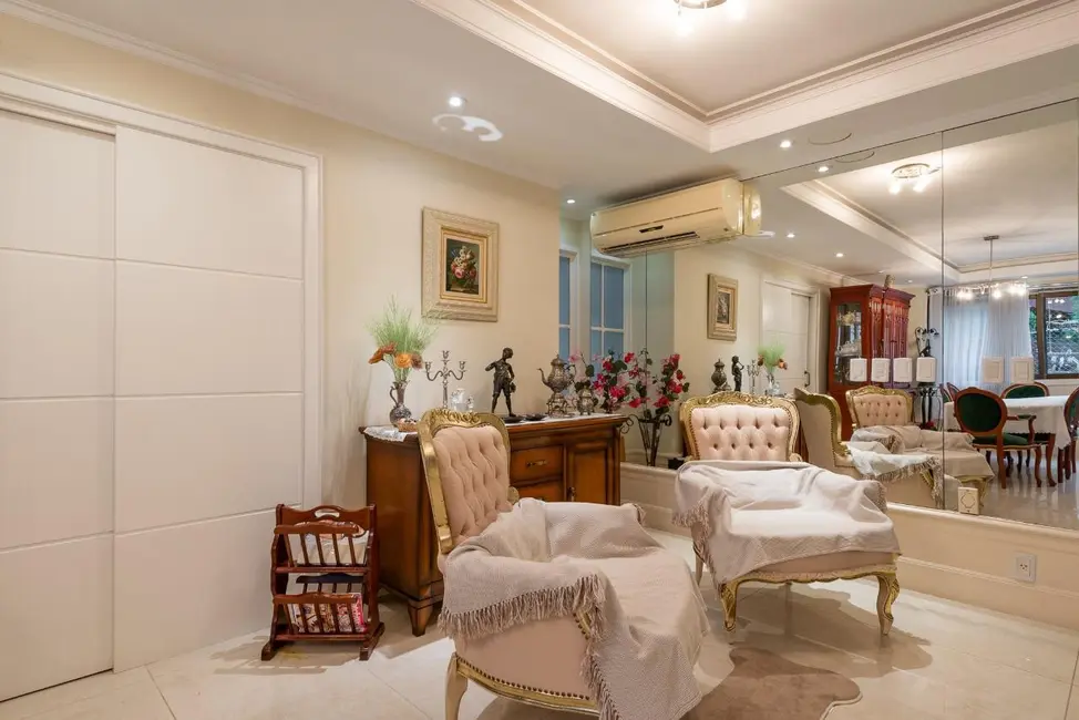 Apartamento com 3 quartos à venda, 181m2 em Rio Branco, Porto Alegre - RS - imagem 3 Foto 3 de Apartamento com 3 quartos à venda, 181m2 em Rio Branco, Porto Alegre - RS