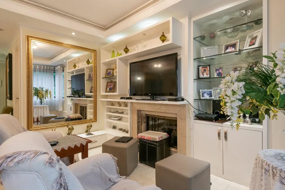 Apartamento com 3 quartos à venda, 181m2 em Rio Branco, Porto Alegre - RS - imagem 4 Foto 4 de Apartamento com 3 quartos à venda, 181m2 em Rio Branco, Porto Alegre - RS