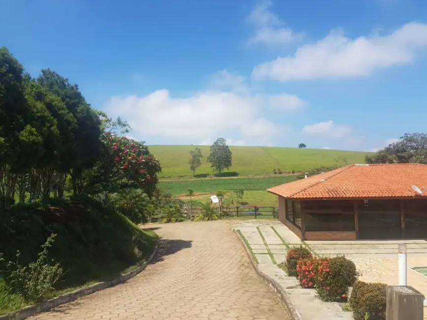 Foto 2 de Fazenda / Haras à venda, 102m2 em Cachoeira Paulista - SP